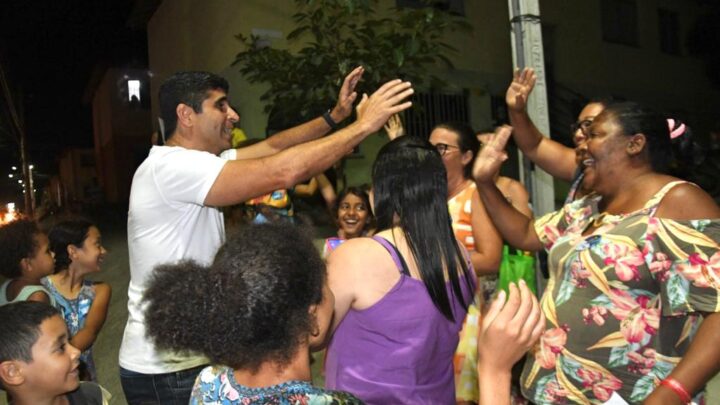 Lessa abraça Caruaru e faz buzinaço histórico