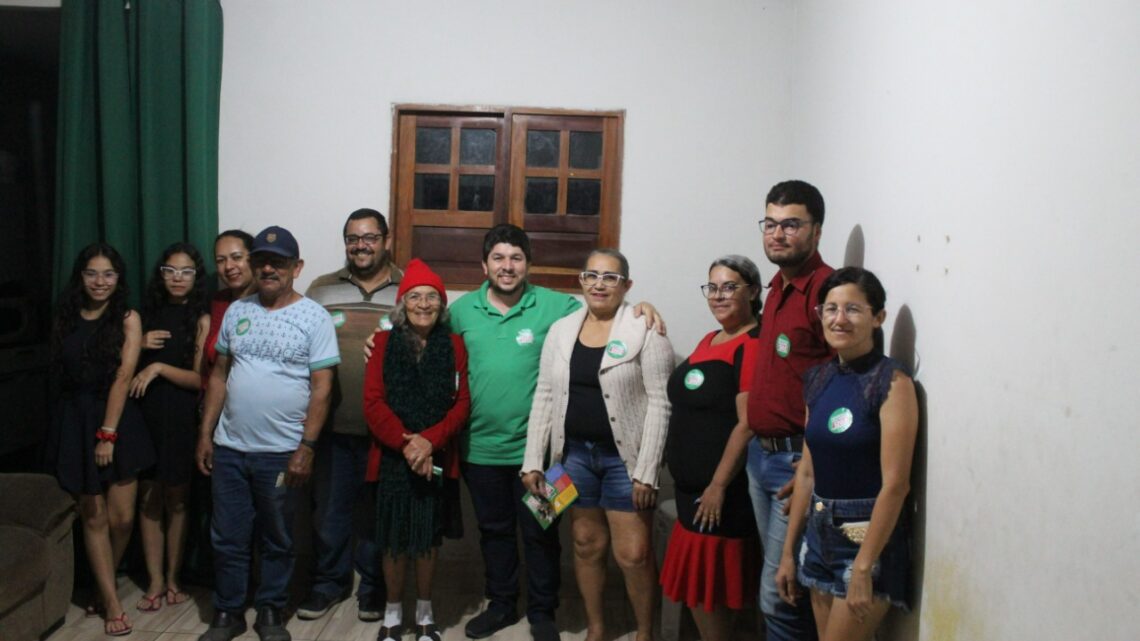 Fagner Fernandes realiza porta a porta e reunião na Vila Kennedy