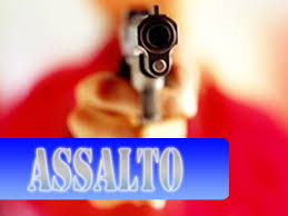 Joalheria é assaltada em Caruaru; PM prende um dos criminosos, recupera jóias e dinheiro Joalheria é assaltada em Caruaru; PM prende um dos criminosos, recupera jóias e dinheiro