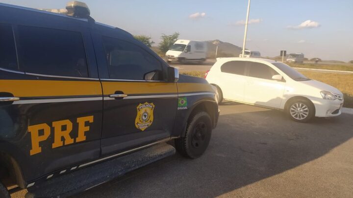 Carro roubado em São Lourenço da Mata é recuperado pela PRF em São Caitano