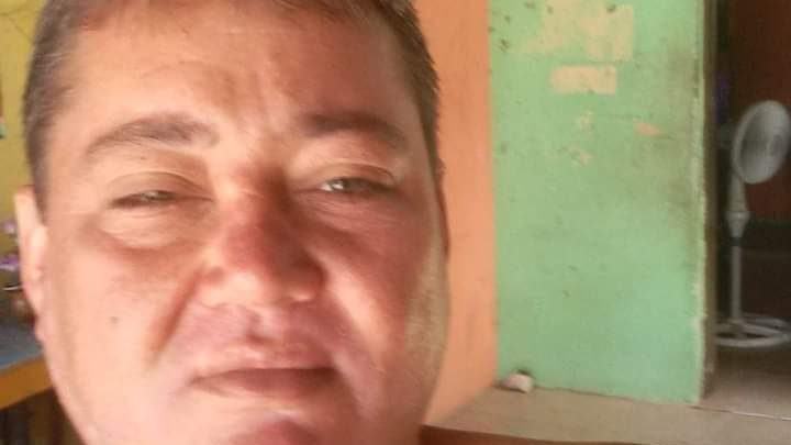 Mulher mata o próprio irmão a facada por causa de dinheiro