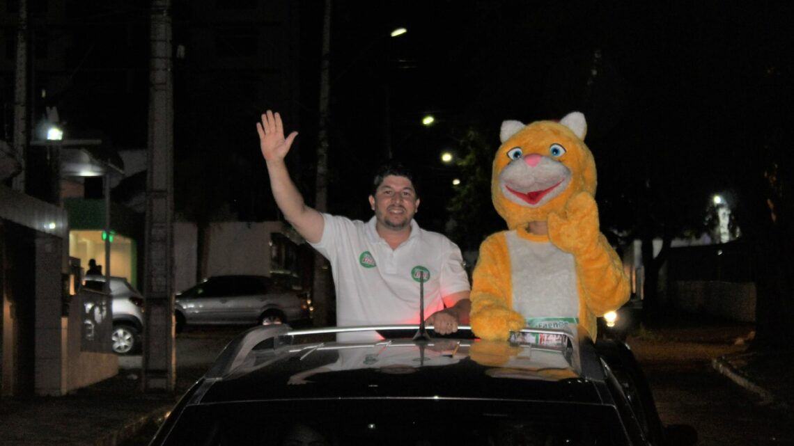 Fagner Fernandes encerra campanha com grande carreata