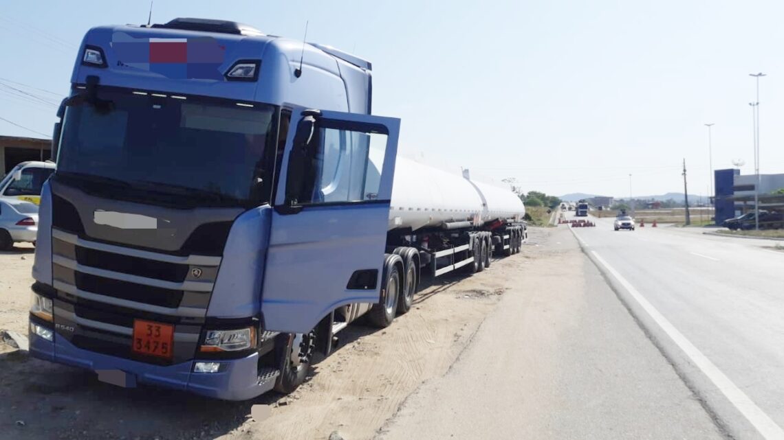 Motorista de caminhão tanque é detido com CNH falsificada na BR 232