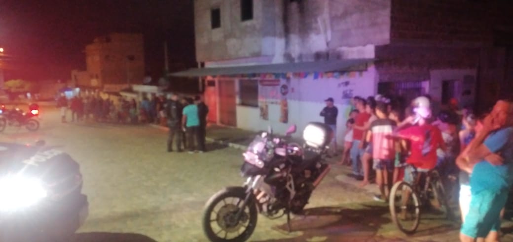 Policial à paisana reage a assalto e mata dois indivíduos em Caruaru