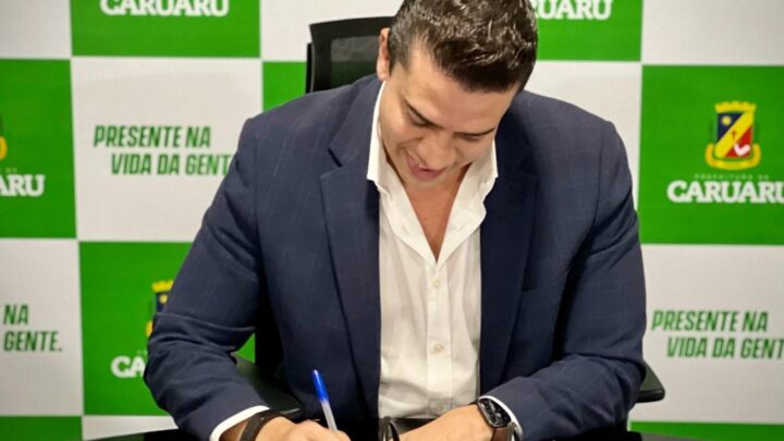 Prefeito Rodrigo Pinheiro, sanciona Pacote de Leis que incentivam a geração de Emprego e Renda em Caruaru
