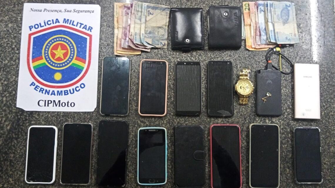 Casal é preso por furto de celulares Casal é preso por furto de celulares