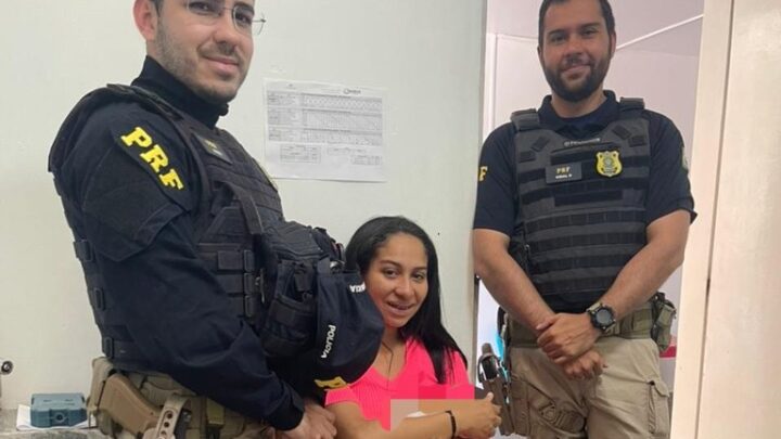 Recém-nascido que estava engasgado é salvo pela PRF