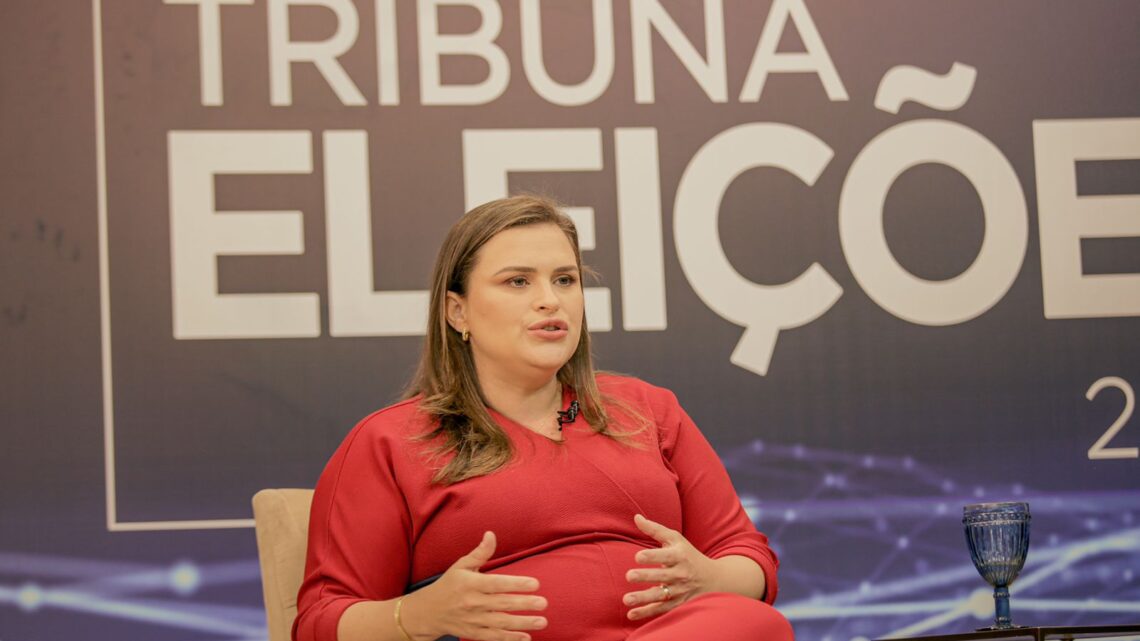 Marília Arraes se sente mal durante entrevista e está sob observação médica Marília Arraes se sente mal durante entrevista e está sob observação médica