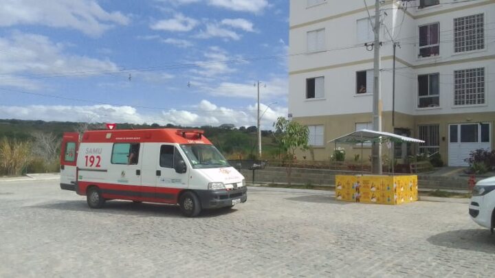 Marido esfaqueaia a própria esposa e foge usando  uma bicicleta, em Caruaru