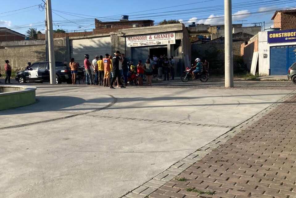 Jovem é morto a tiros enquanto trabalhava dentro de estabelecimento comercial, em Caruaru
