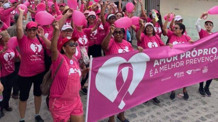Consultas e palestras em prol do Outubro Rosa