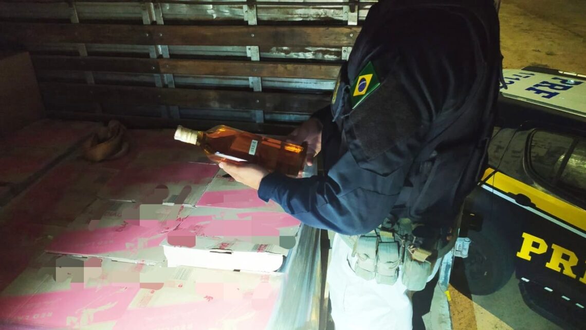 PRF apreende 6 mil garrafas de whisky com irregularidade fiscal em Pernambuco