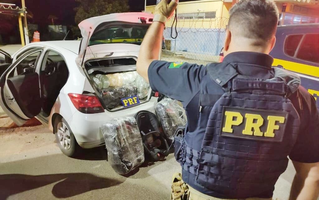 Após fuga por 16 Km, casal é detido com 89 kg de maconha na BR 232 Após fuga por 16 Km, casal é detido com 89 kg de maconha na BR 232