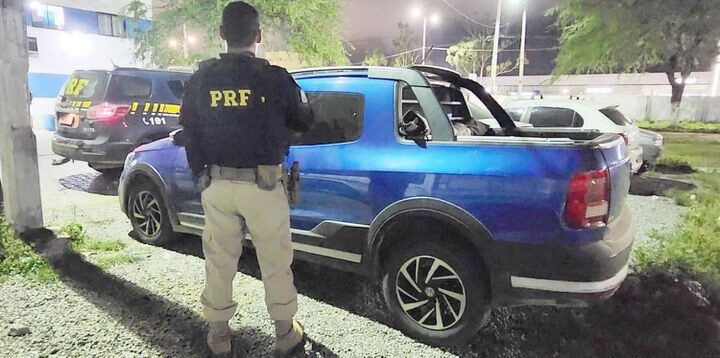PRF e BIEsp recuperam em Caruaru caminhonete roubada na Bahia