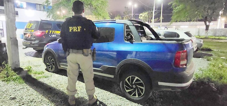 PRF e BIEsp recuperam em Caruaru caminhonete roubada na Bahia PRF e BIEsp recuperam em Caruaru caminhonete roubada na Bahia