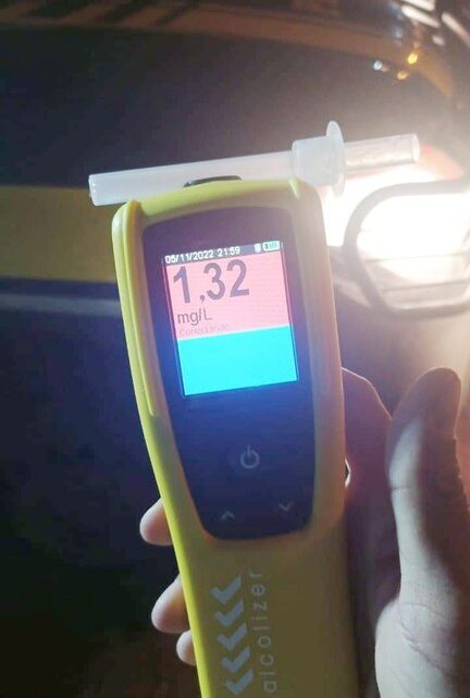 Após quase atropelar duas crianças, motorista embriagado é detido pela PRF Após quase atropelar duas crianças, motorista embriagado é detido pela PRF