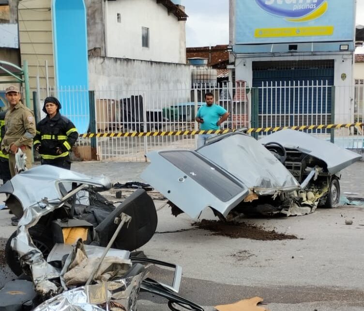 Grave acidente deixa um morto e outro ferido em Caruaru Grave acidente deixa um morto e outro ferido em Caruaru