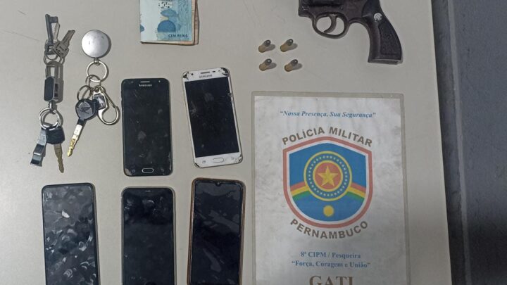 Homem é preso e adolescente é apreendido após roubo