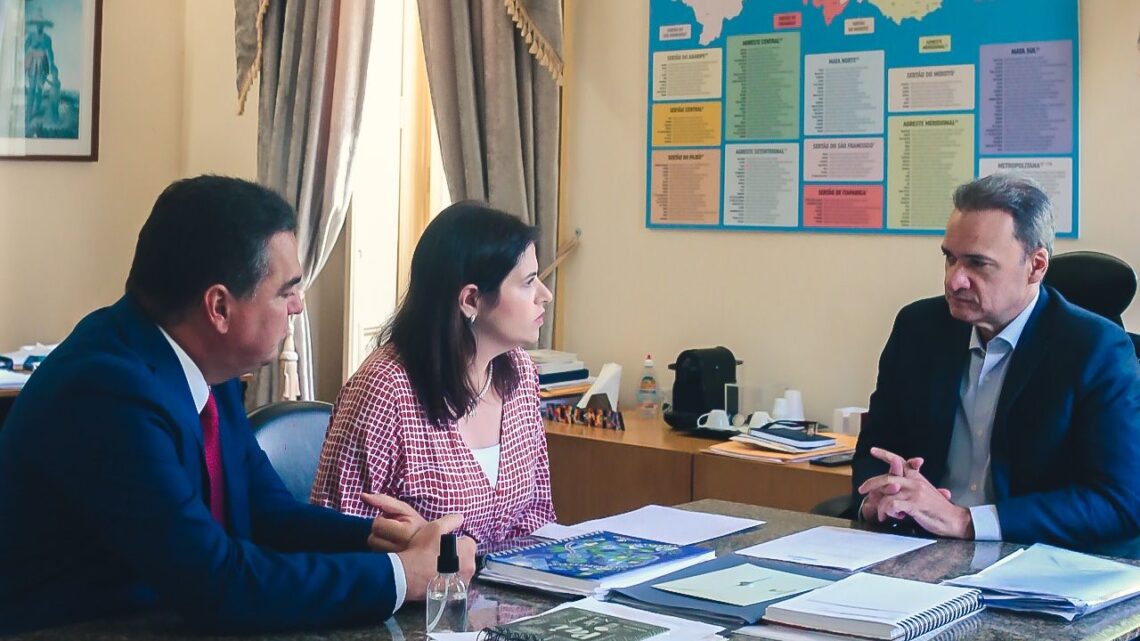 Priscila Krause entrega lista da equipe de transição; Confira Priscila Krause entrega lista da equipe de transição; Confira