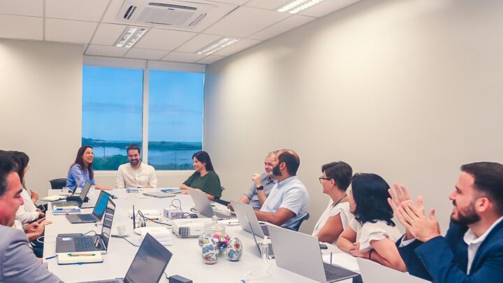 Raquel Lyra e Eduardo Leite trocam experiências em reunião com equipe de transição