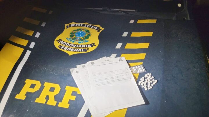 PRF apreende 47 comprimidos de “rebite” em dois caminhões