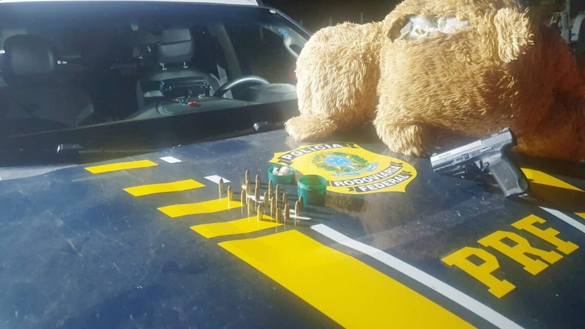 PRF apreende pistola e munições dentro de urso de pelúcia