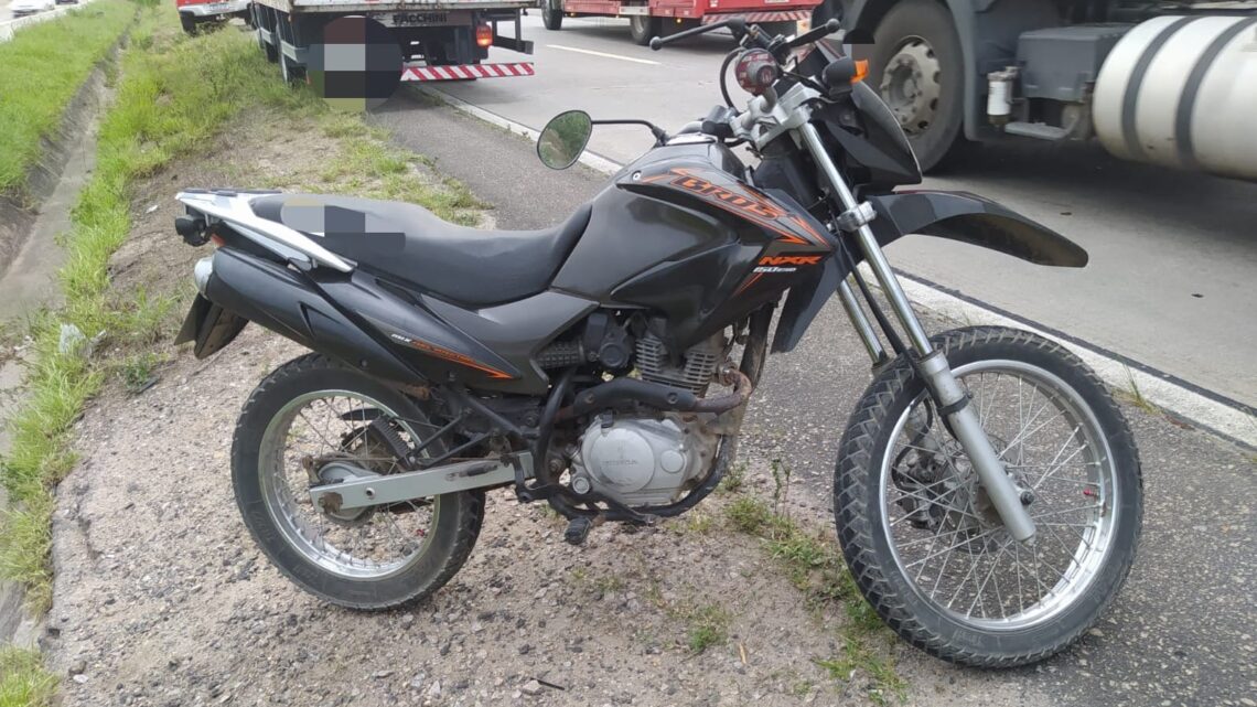 Colisão entre carro e moto na BR 232 em Caruaru