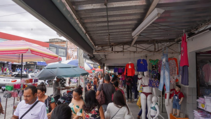 Feira da Sulanca de Caruaru registra grande movimentação de clientes neste domingo (06)