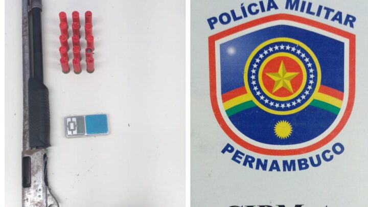 Homem e mulher presos com espingarda no carro