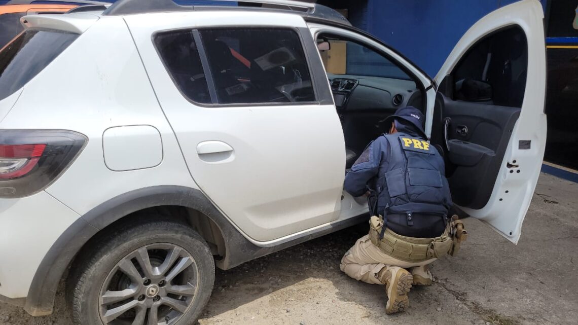 Homem troca terreno por carro roubado e é detido em Caruaru Homem troca terreno por carro roubado e é detido em Caruaru