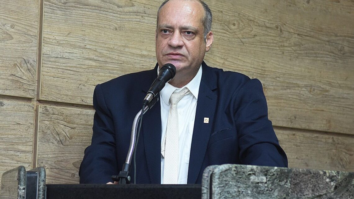 Jorge Quintino solicita a instalação de catracas e detectores de metais em estabelecimentos de ensino municipal
