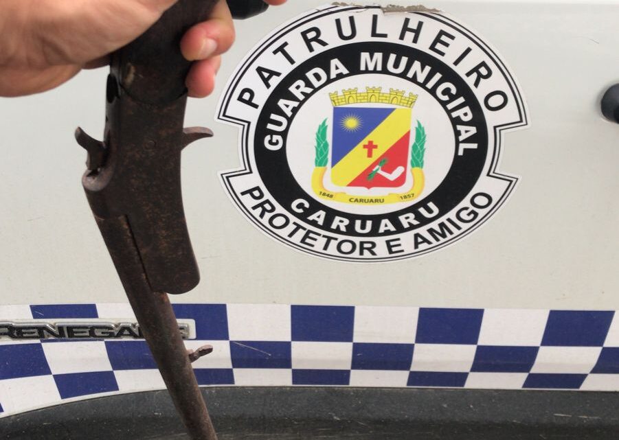 Guarda Municipal de Caruaru apresenta adolescente armado à delegacia