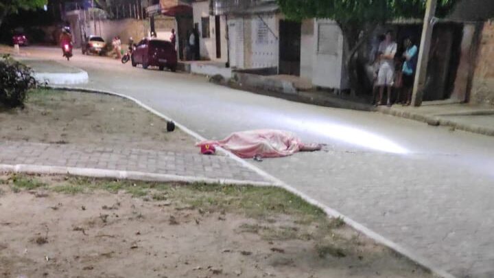 Pai de duas filhas é assassinado na frente de igreja em Caruaru