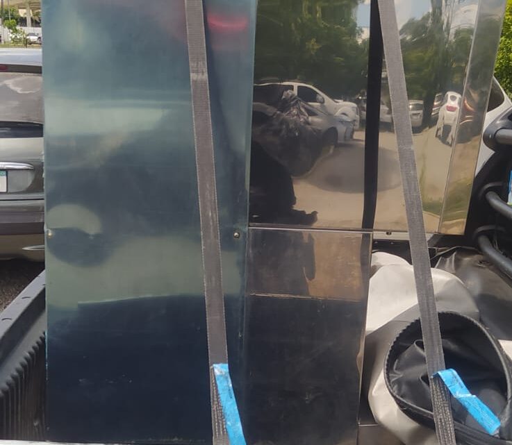 Dupla coloca máquina roubada à venda pela internet e é descoberta Dupla coloca máquina roubada à venda pela internet e é descoberta