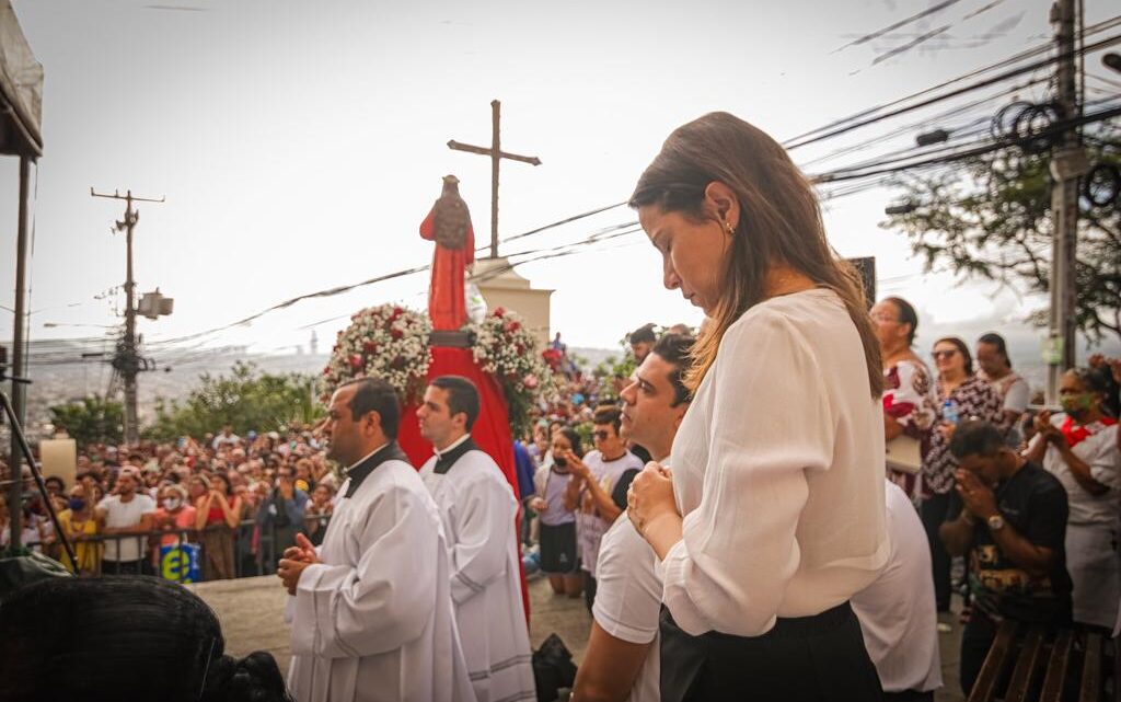 Raquel Lyra participa, em Caruaru, de celebração em homenagem a Santa Luzia Raquel Lyra participa, em Caruaru, de celebração em homenagem a Santa Luzia