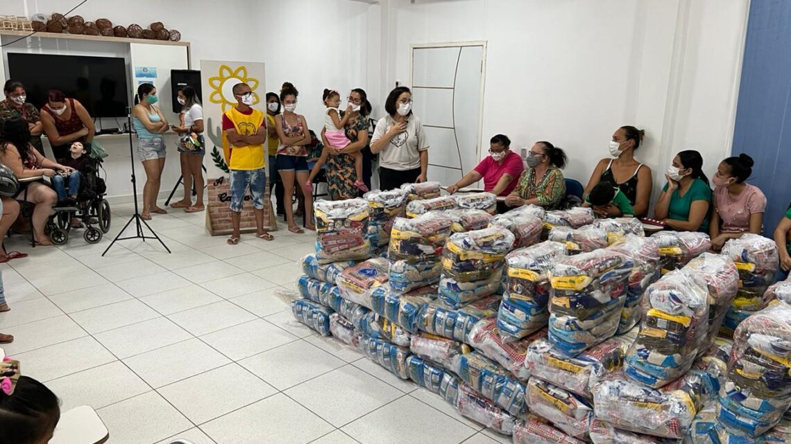Caravana da Solidariedade do Natal da LBV faz entrega de cestas de alimentos em Caruaru Caravana da Solidariedade do Natal da LBV faz entrega de cestas de alimentos em Caruaru