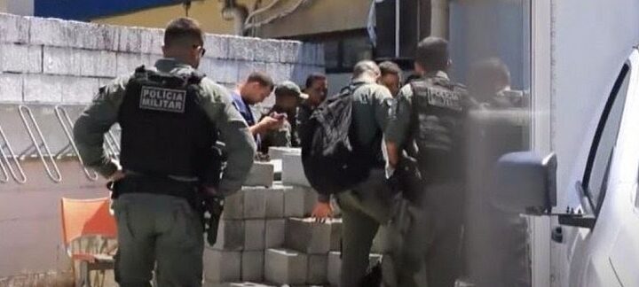 Soldado mata esposa grávida, atira em 4 PMs, mata Tenente e se mata