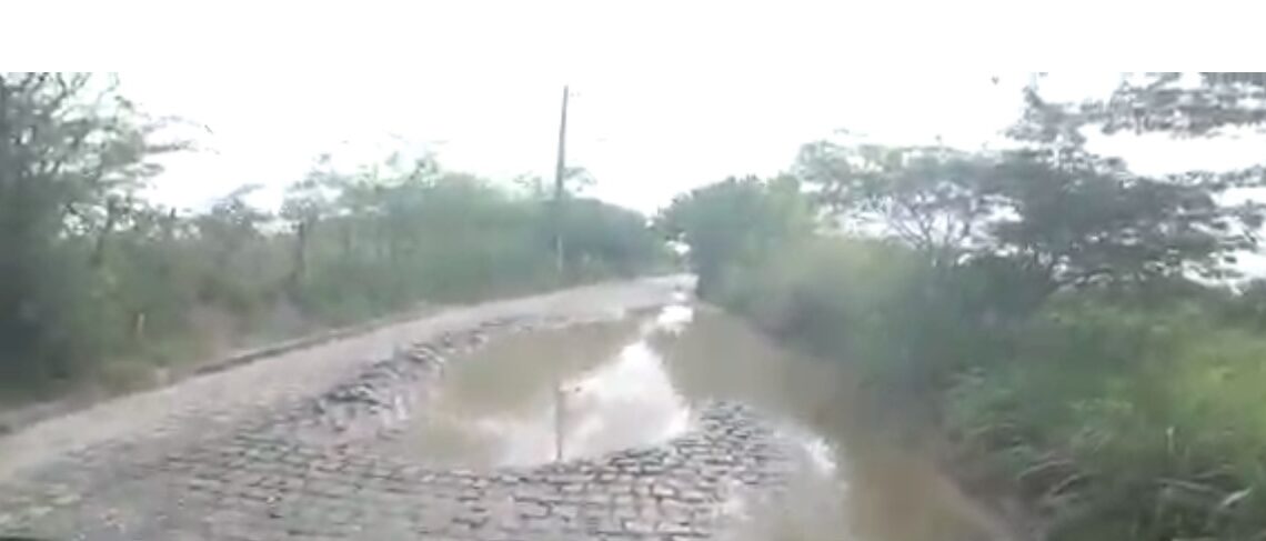Vereador Irmão Ronaldo pede melhorias na estrada do bairro Nina Liberato Vereador Irmão Ronaldo pede melhorias na estrada do bairro Nina Liberato