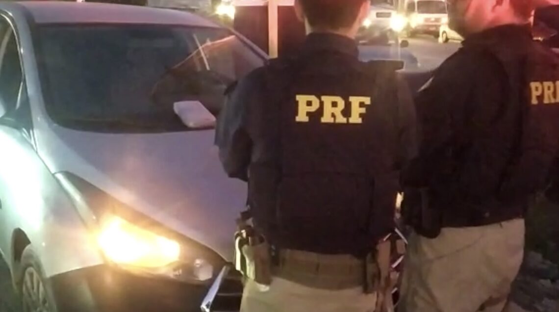 PRF apreende tablete de crack em abordagem na BR-232 PRF apreende tablete de crack em abordagem na BR-232