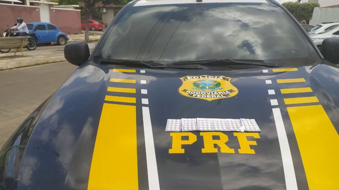 Motorista é flagrado com 90 comprimidos de “rebite” Motorista é flagrado com 90 comprimidos de “rebite”
