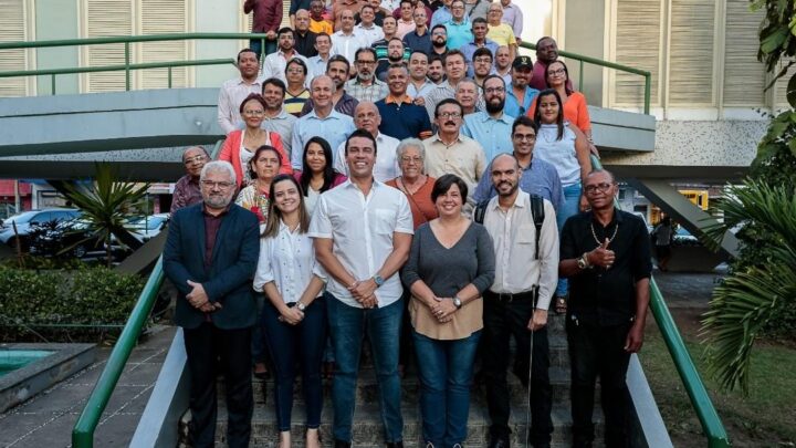 Prefeito Rodrigo Pinheiro recebe lideranças políticas para prestar contas e anunciar novas ações em Caruaru