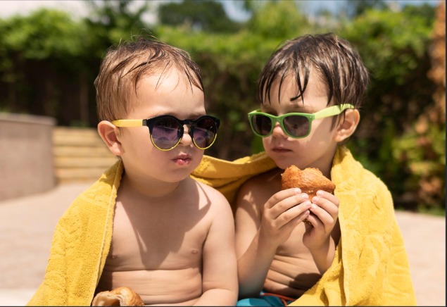 Pais devem redobrar cuidados com a saúde dos olhos das crianças nas férias de verão Pais devem redobrar cuidados com a saúde dos olhos das crianças nas férias de verão