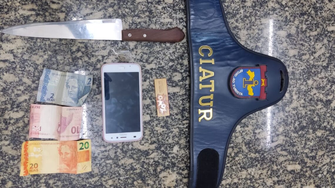 Homem é preso logo após roubar celular de uma mulher Homem é preso logo após roubar celular de uma mulher