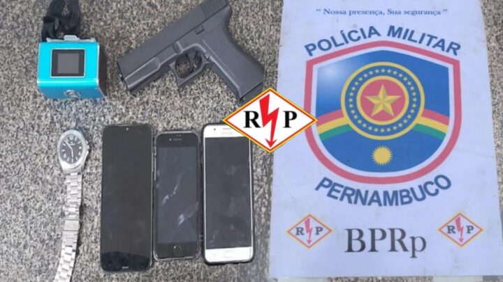PM prende assaltantes e apreende celulares, relógios e simulacro de arma de fogo