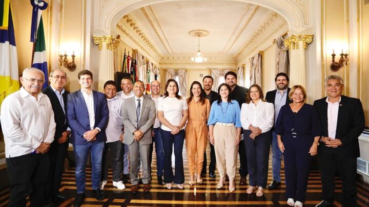 Governadora Raquel Lyra se reúne com 14 prefeitos da Região Metropolitana do Recife