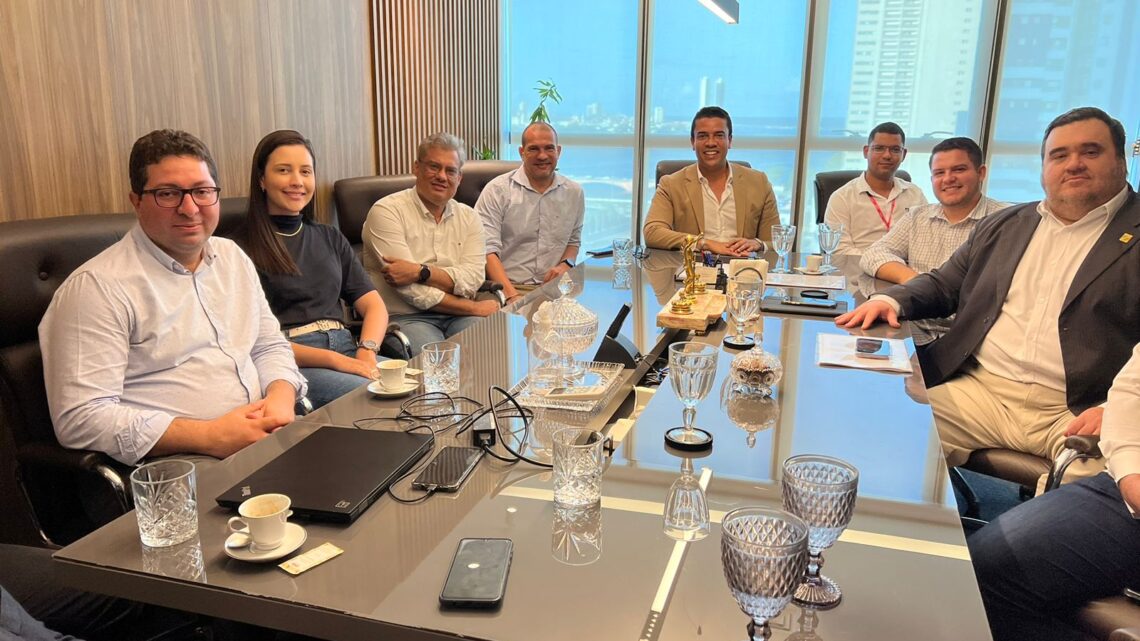 Prefeito Rodrigo Pinheiro se reúne com a ENEL-x para garantir que Caruaru esteja 100% em LED em 2023 Prefeito Rodrigo Pinheiro se reúne com a ENEL-x para garantir que Caruaru esteja 100% em LED em 2023