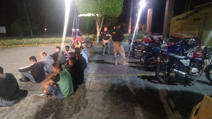 PRF flagra “rachas” na BR 232, recolhe motos e aplica multas que somam cerca de R$ 50 mil