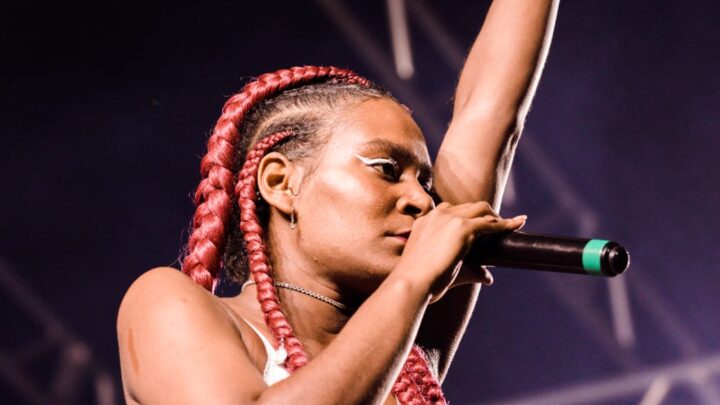 Cantora Maéve faz show em Caruaru neste sábado (28)