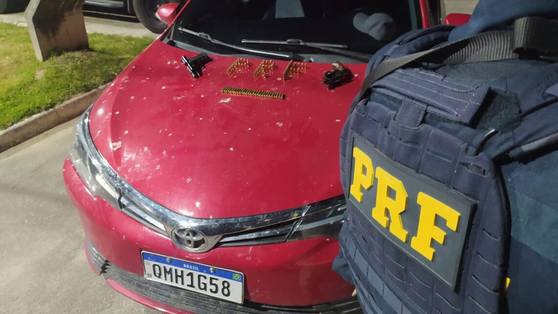 PRF apreende duas armas de fogo e 81 munições durante fiscalização na BR 232 PRF apreende duas armas de fogo e 81 munições durante fiscalização na BR 232