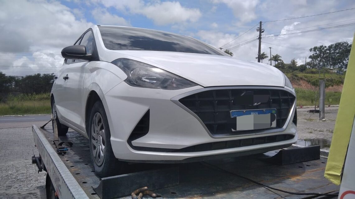 PRF detém homem com carro adquirido de forma fraudulenta em Gravatá PRF detém homem com carro adquirido de forma fraudulenta em Gravatá